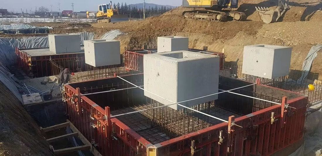 Magazin Dedeman Onesti - fundatii pentru stalpii structurii in executie
