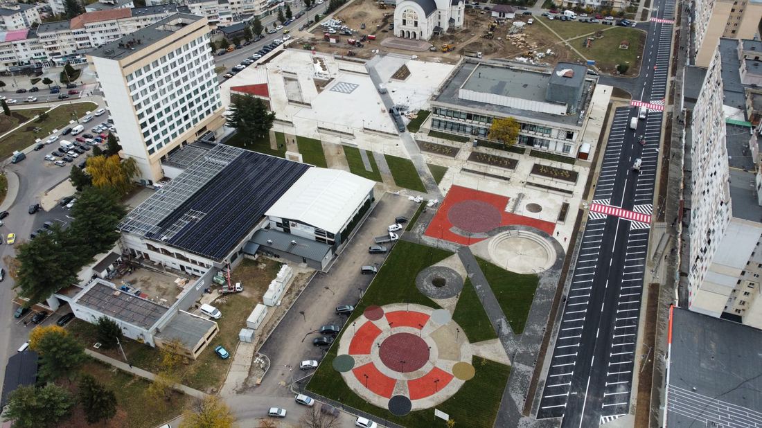 Piateta Catedralei Onesti - platforme pavate si spatii verzi